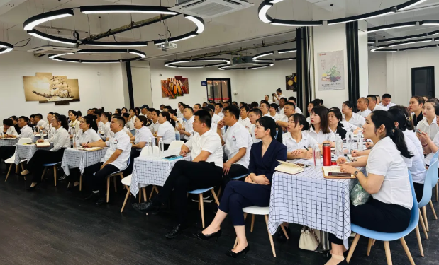 “食”刻守護(hù)，安全相伴！華逸府食品安全及營(yíng)養(yǎng)健康知識(shí)專(zhuān)項(xiàng)培訓(xùn)